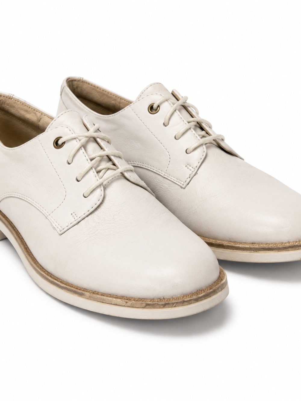 Clarks Women's Lace-Up Oxfords | 6 | Cream